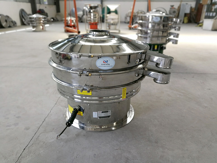 全不銹鋼振動篩整機采用不銹鋼拋光而成，干凈衛(wèi)生，可避免原料被污染